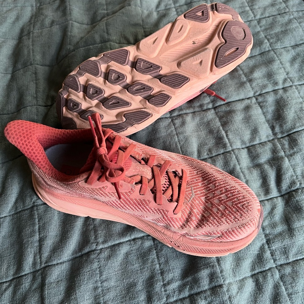 Hoka One One Pink Clifton 9